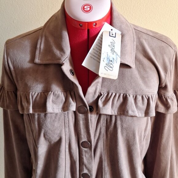BNWT Beautiful Wrangler Soft Ruffled Velvety Light Brown Snap Shirt Size M - Picture 4 of 13